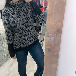 Ellen Tracy knit sweater size medium wool blend